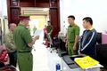 Cơ quan Cảnh sát điều tra đọc lệnh khởi tố đối với Nguyễn Ngọc Thanh (bìa phải). Ảnh: ĐVCC