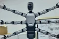 Trung Quốc ra mắt “siêu robot hình người” 6 tay