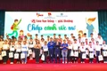Trao 100 suất học bổng "Chắp cánh ước mơ" cho học sinh khó khăn