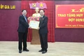 Trao tặng Huy hiệu 50 năm tuổi Đảng cho nguyên Bí thư Tỉnh ủy Bình Định Nguyễn Văn Thiện