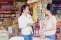 Theo đề xuất của Bộ Tài chính, cá nhân và hộ kinh doanh có thể đóng thuế 17% trên tiền lãi. Ảnh: M.T