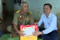 Phó Chủ tịch UBND tỉnh Nguyễn Tự Công Hoàng thăm, tặng quà các gia đình chính sách và người có công 
