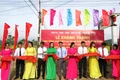 Cắt băng khánh thành công trình tuyến đường đèn năng lượng mặt trời. Ảnh: T.B