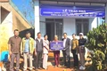 Bàn giao nhà cho hộ bà Rah Lan H'Mõ (ở xã Ia Ko). Ảnh: N.T
