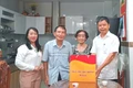 Phó Chủ tịch UBND tỉnh Nguyễn Hữu Quế thăm, tặng quà các gia đình chính sách tại phường Quy Nhơn Nam