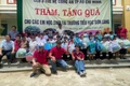 Tặng 200 suất quà cho học sinh khó khăn ở xã Sơn Lang
