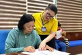 Bưu điện tỉnh Gia Lai hỗ trợ người dân thực hiện dịch vụ hành chính công