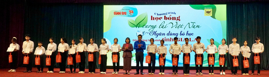 trao-hoc-bong-vi-tuong-lai-viet-nam-1.jpg