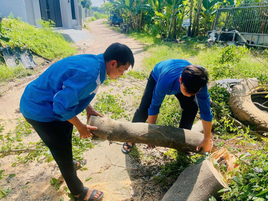 thanh-nien-gia-lai-ho-tro-nguoi-dan-truoc-con-bao-so-13-4.jpg