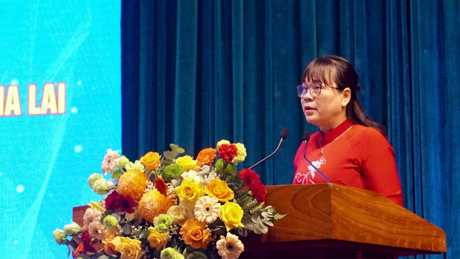 Đồng chí Võ Thị Thu Hòa-Tỉnh ủy viên, Phó Bí thư chuyên trách Đảng ủy UBND tỉnh phát biểu chỉ đạo Đại hội. Ảnh: D.L doan-ubnd-tinh-dai-hoi-khoa-i-2.jpg