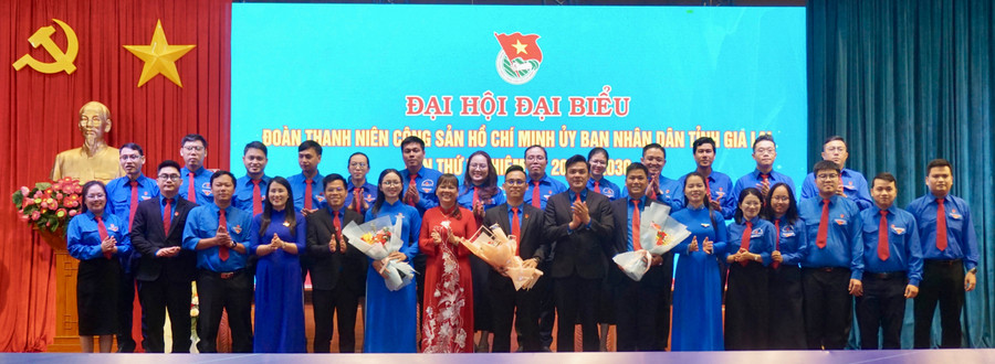 Ban Chấp hành Đoàn UBND tỉnh khóa I ra mắt Đại hội. Ảnh: D.L doan-ubnd-tinh-dai-hoi-khoa-i-3.jpg