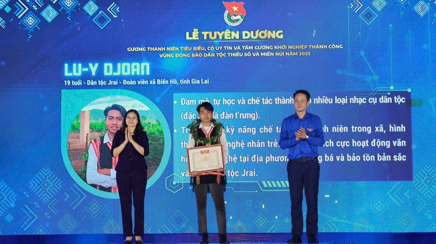 Lu-Y Djoan được vinh danh tại Lễ tôn vinh thanh niên DTTS, miền núi năm 2025. Ảnh: Tỉnh đoàn thanh-nien-dtts-sang-tao-1-6314.jpg