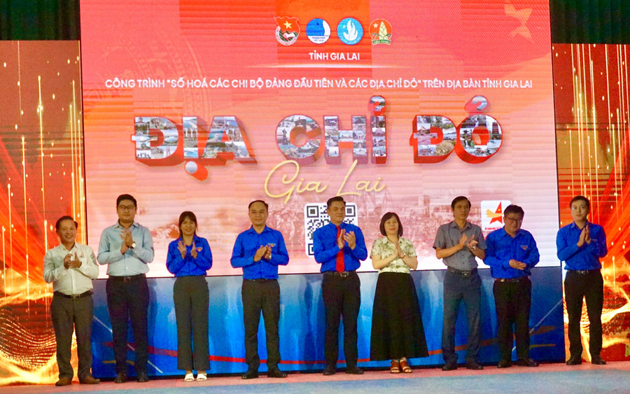 Ra mắt Công trình thanh niên “Số hóa các chi bộ Đảng đầu tiên và các địa chỉ đỏ”. Ảnh: D.L ky-niem-69-nam-ngay-thanh-lap-hoi-8.jpg