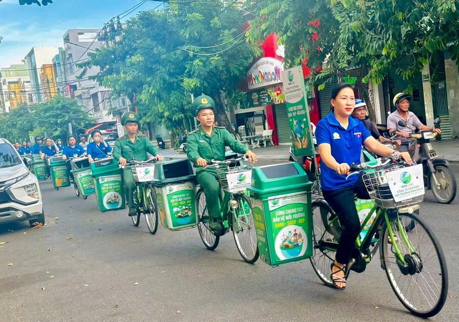 Diễu hành bằng xe đạp, tuyên truyền bảo vệ môi trường. Ảnh: ĐVCC img-6278.jpg