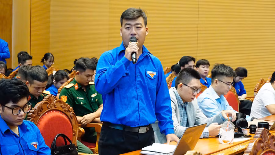 chu-tich-ubnd-tinh-gia-lai-doi-thoai-voi-thanh-nien-12.jpg
