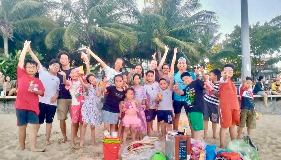 Không khí sôi nổi, hào hứng tại Sân chơi trẻ em cuối tuần - Bãi biển Quy Nhơn. Ảnh: ĐVCC img-7365.jpg