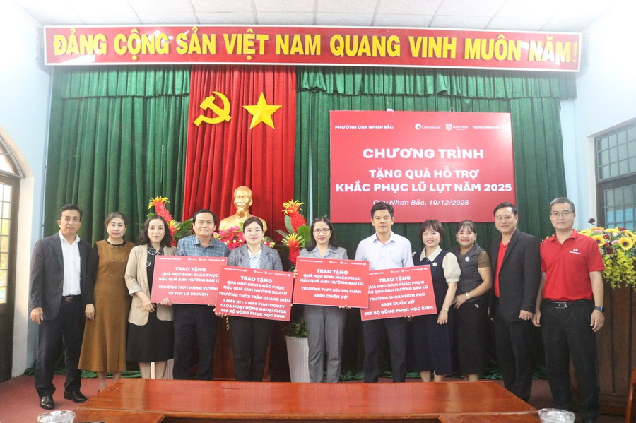 techcombank-ho-tro-hon-355-trieu-dong-cho-4-truong-hoc-o-phuong-quy-nhon-bac-1.jpg