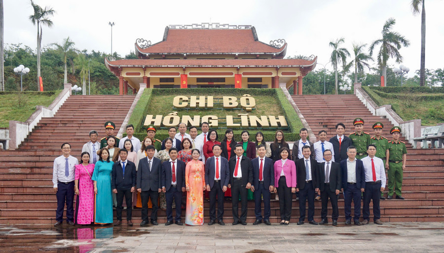 chu-tich-ubnd-tinh-pham-anh-tuan-tham-dang-huong-2-chi-bo-4.jpg