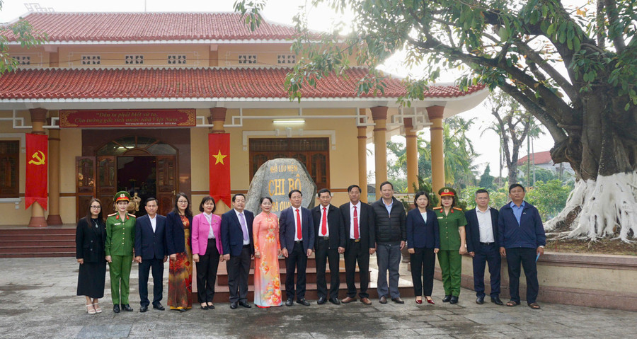 chu-tich-ubnd-tinh-pham-anh-tuan-tham-dang-huong-2-chi-bo-10.jpg