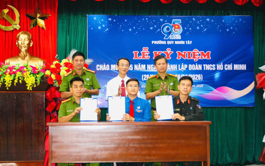 ky-niem-95-nam-thanh-lap-doan-7.jpg