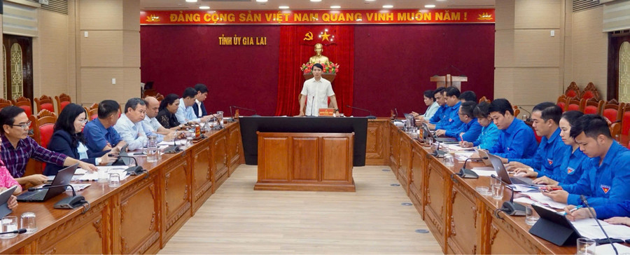 pho-bi-thu-tinh-uy-nguyen-ngoc-luong-lam-viec-voi-tinh-doan-1.jpg