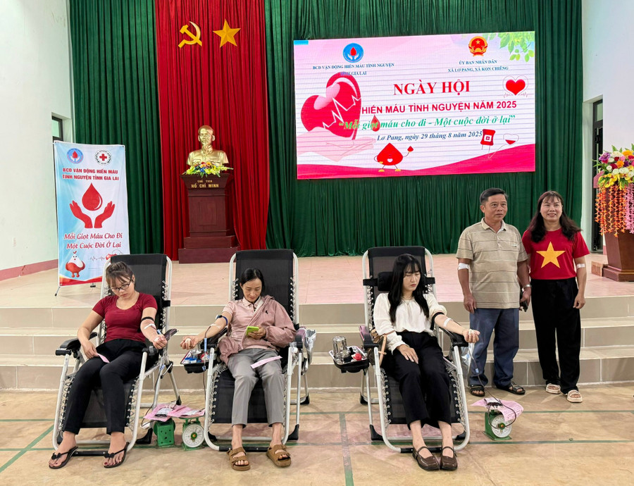 Ngày hội hiến máu tình nguyện năm 2025 thu được 135 đơn vị máu an toàn. Ảnh: Lạc Hà ngay-hoi-hien-mau.jpg
