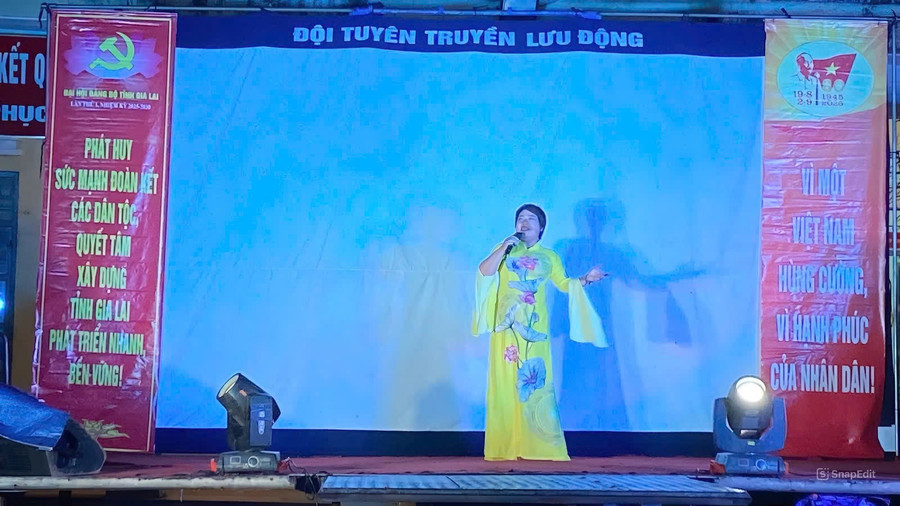 Một tiết mục được biểu diễn tại đêm giao lưu văn hóa, văn nghệ xã Ia Dom nhằm chào mừng kỷ niệm 80 năm Cách mạng tháng Tám và Quốc khánh 2-9. Ảnh: L.H mot-tiet-muc-duoc-bieu-dien-tai-dem-giao-luu-van-hoa-van-nghe-tai-xa-ia-dom-anh-lac-ha.jpg