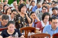 ĐBQH Nguyễn Lân Hiếu trao đổi với cử tri.