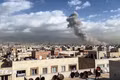 Khói bốc lên sau một cuộc không kích nhằm vào thủ đô Tehran, Iran.