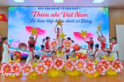 Tiết mục “Thiếu nhi Việt Nam tự hào tiếp bước dưới cờ Đảng” của đội văn nghệ tổ dân phố 1. Ảnh: Bá Bính
