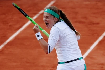 Hạ Wozniacki, Ostapenko gặp Bacsinszky ở bán kết Roland Garros