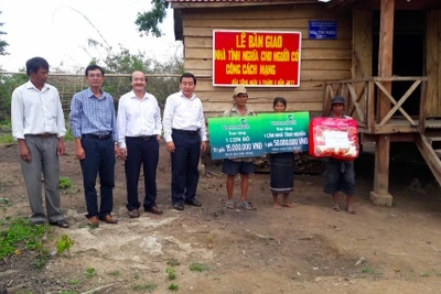 Bàn giao nhà tình nghĩa cho các gia đình chính sách tại huyện Kông Chro