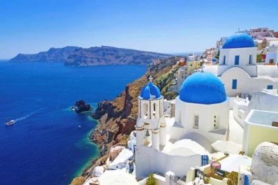 Sắc màu rực rỡ trên 'hòn đảo của những thiên thần' Santorini