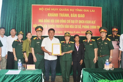 Bộ Chỉ huy Quân sự tỉnh Gia Lai bàn giao nhà cho quân nhân có hoàn cảnh khó khăn