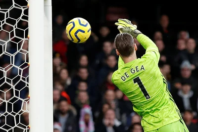 De Gea mắc sai lầm, M.U 'phơi áo' trước Watford