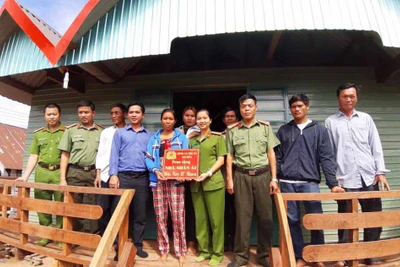 Ayun Pa: Bàn giao nhà Nhân ái cho gia đình chị Nay H' Muen