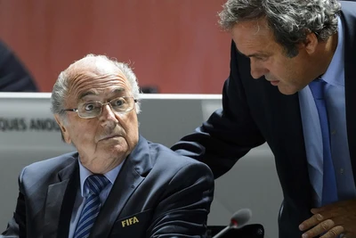 FIFA kiện Sepp Blatter và Michel Platini để đòi 2,04 triệu USD