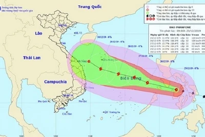 Bão Phanfone giật cấp 14 và "tiến thẳng" vào Biển Đông