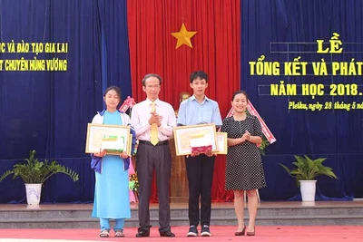 Gia Lai: Trao thưởng cho 4 học sinh đạt giải viết thư quốc tế UPU