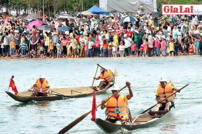 Sôi động Hội đua thuyền Độc mộc trên sông Pô Cô