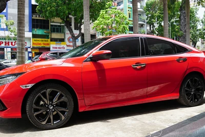 Honda Civic RS 2019 - sedan thể thao lăn bánh hơn 1 tỷ