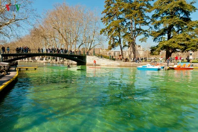 Vẻ đẹp như cổ tích của thị trấn được mệnh danh là"em gái của Venice"