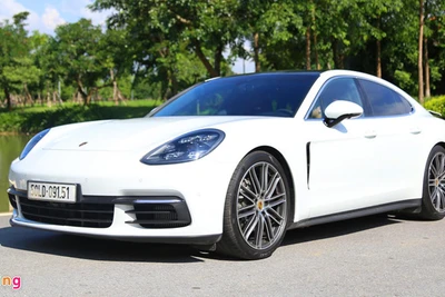 99 xe Porsche Panamera ở VN dính lỗi chập điện