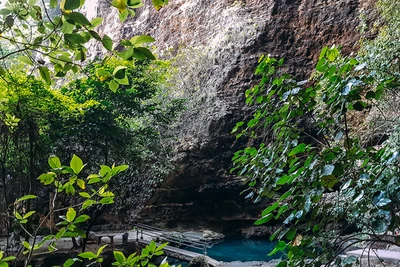 Đắm chìm trong hồ nước xanh ngọc bích Temeling Forest