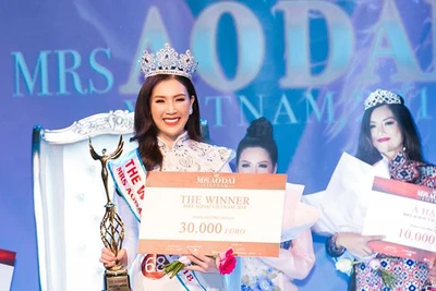 Top 10 HHVN 2010 Phí Thùy Linh đăng quang Mrs Áo dài 2018