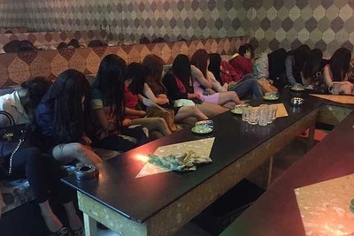 Truy tố đường dây "chăn dắt" tiếp viên karaoke đi bán dâm