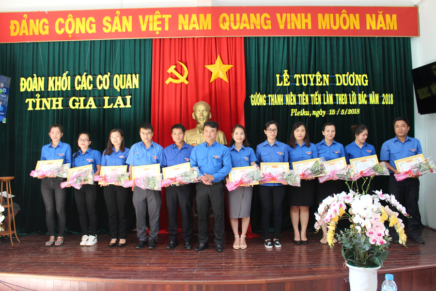 Tuyên dương "Thanh niên tiên tiến làm theo lời Bác"