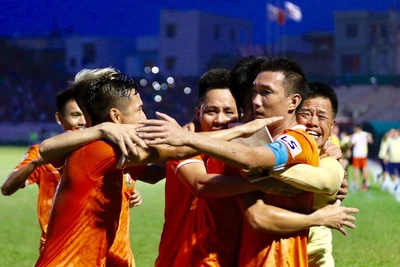 Chùm ảnh: Niềm vui của bóng đá Bình Định trở lại V-League sau 12 năm chờ đợi