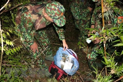 Nghệ An: Truy bắt nhóm đối tượng bỏ lại 30 bánh heroin rồi bỏ trốn