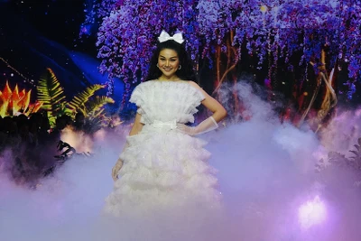 Thanh Hằng làm "công chúa vedette" trong show diễn cổ tích The Princess